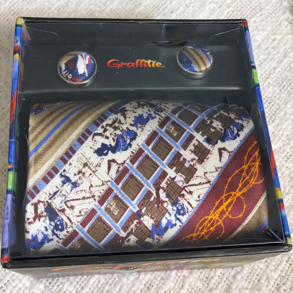 Gaffitie Tie, Hanky, and Cufflink Set‎